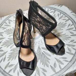 JESSICA SIMPSON BLACK LACE HEELS